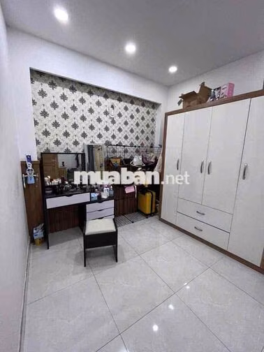 Cho thuê nhà 100/ đs 3 p9 ( 4,5x12) 1 trệt 2 lầu , 4pn , 5wc full nt