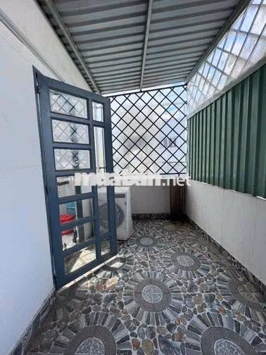Cho thuê nhà 100/ đs 3 p9 ( 4,5x12) 1 trệt 2 lầu , 4pn , 5wc full nt