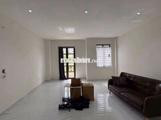 Cho thuê nhà phố Cityland 1 hầm + 4 lầu chỉ 42 triệu (bao thuế)