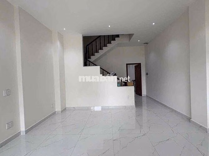 Cho thuê nhà phố Cityland 1 hầm + 4 lầu chỉ 42 triệu (bao thuế)