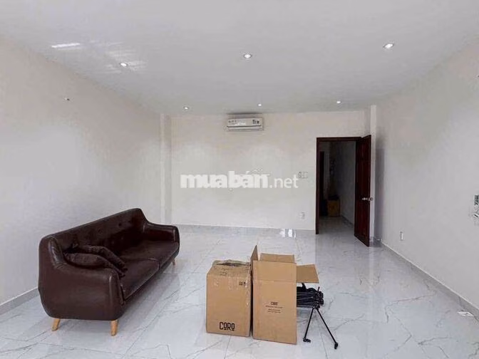 Cho thuê nhà phố Cityland 1 hầm + 4 lầu chỉ 42 triệu (bao thuế)