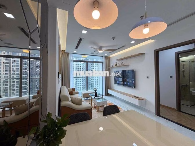 Cần cho thuê căn hộ nội thất luxury tại Vinhomes - Landmark 81.