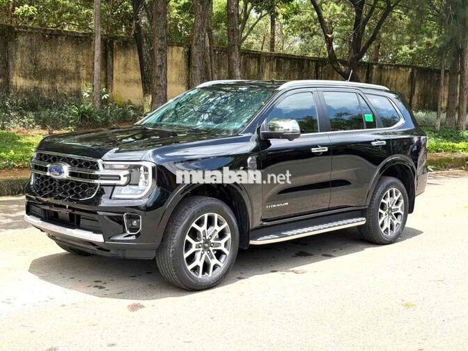 Ford Everest Titanium 1 Cầu 2024 Đen 15.000 Km