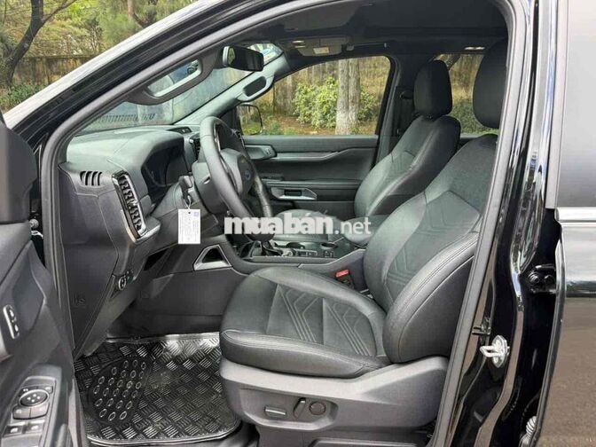 Ford Everest Titanium 1 Cầu 2024 Đen 15.000 Km