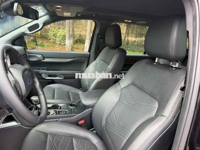 Ford Everest Titanium 1 Cầu 2024 Đen 15.000 Km
