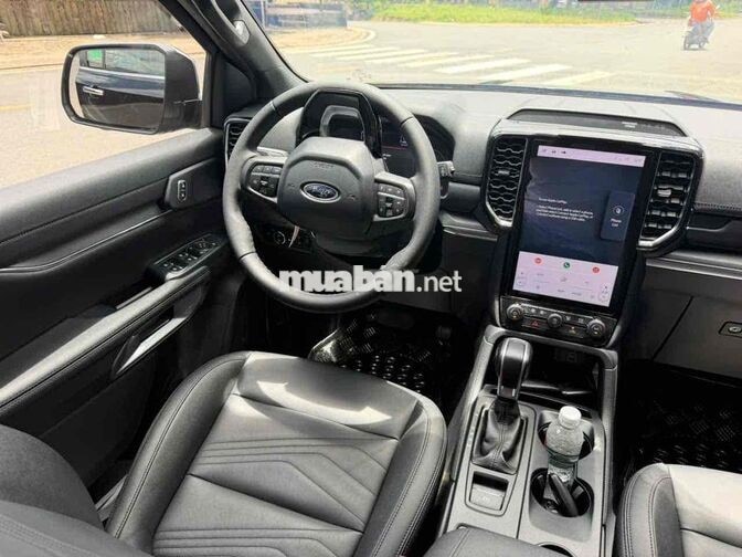 Ford Everest Titanium 1 Cầu 2024 Đen 15.000 Km