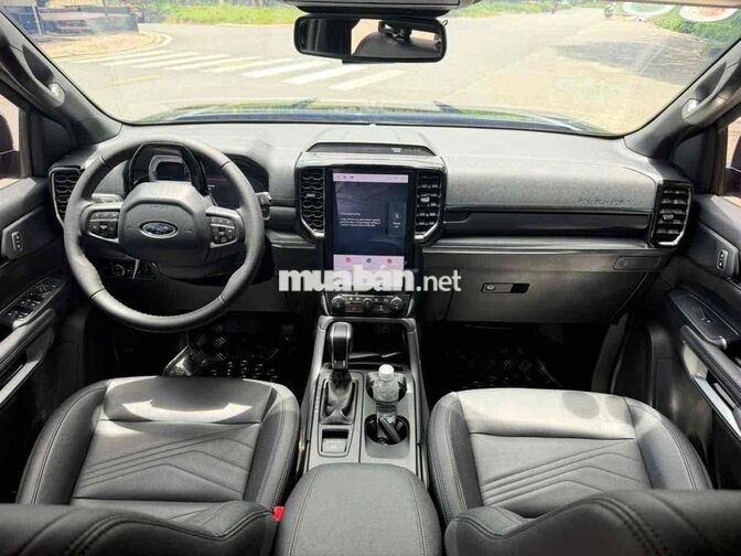Ford Everest Titanium 1 Cầu 2024 Đen 15.000 Km