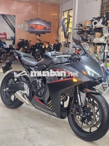 Honda CBR E.clutch 690 km Đen