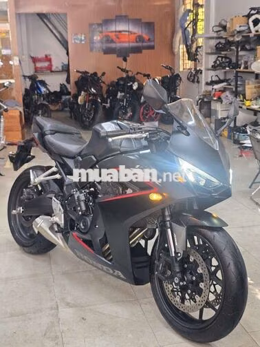 Honda CBR E.clutch 690 km Đen