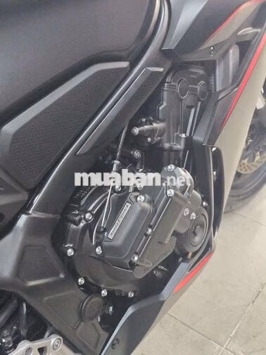 Honda CBR E.clutch 690 km Đen