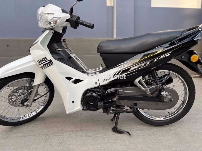 Yamaha Sirius Trắng, Đen Xăng