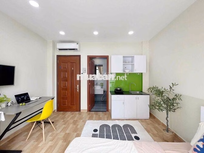 Phòng Ban công siêu thoáng-Gần đại học UEF-Hồng Bàng-Full nội thất
