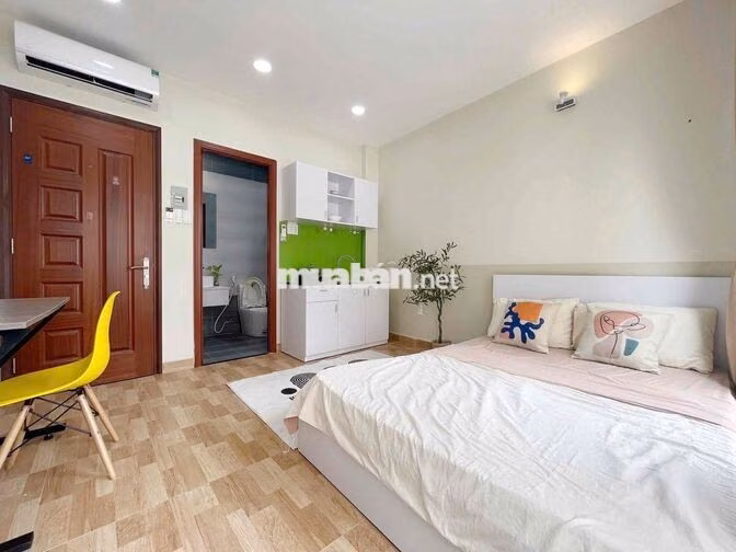 Phòng Ban công siêu thoáng-Gần đại học UEF-Hồng Bàng-Full nội thất