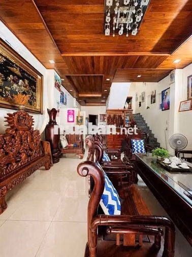 Cho thuê nhà gần cụm truờng học Tân Đông Hiệp, sân xe hơi. 