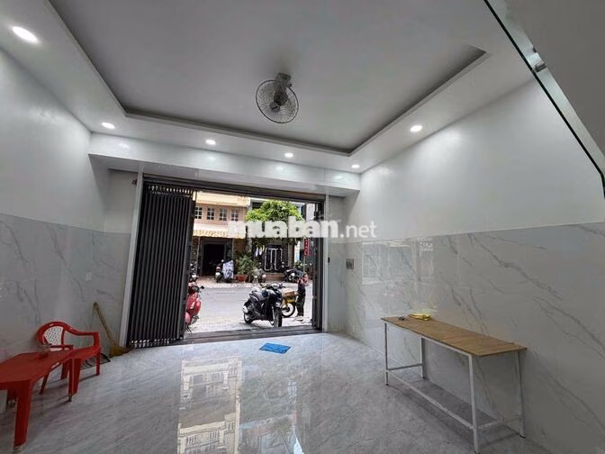 Cho thuê nhà mặt tiền khu vực 3/2 - Trần Minh Quyền Q10 - 340m2