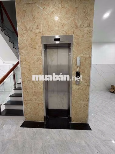 Cho thuê nhà mặt tiền khu vực 3/2 - Trần Minh Quyền Q10 - 340m2
