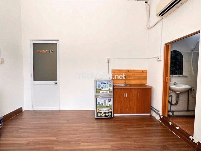 Phòng Full Nội Thất Cửa Sổ To - Gần UFM Và TDT Tiện qua quận Trung Tâm