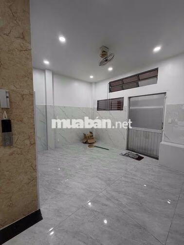 Cho thuê nhà mặt tiền khu vực 3/2 - Trần Minh Quyền Q10 - 340m2