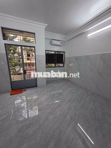 Cho thuê nhà mặt tiền khu vực 3/2 - Trần Minh Quyền Q10 - 340m2