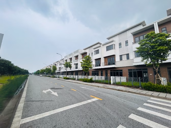🏙️ CÁCH HỒ GƯƠM CHỈ 12KM – SHOPHOUSE GÓC LÀN 1 TRỤC ĐƯỜNG CHÍNH 