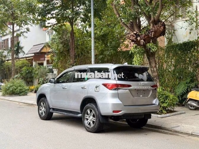 Toyota Fortuner 2.4G 4x2 MT 2019 Màu Bạc 110000 Km