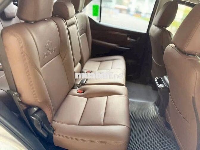 Toyota Fortuner 2.4G 4x2 MT 2019 Màu Bạc 110000 Km
