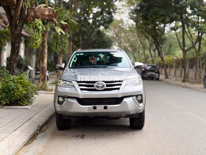 Toyota Fortuner 2.4G 4x2 MT 2019 Màu Bạc 110000 Km