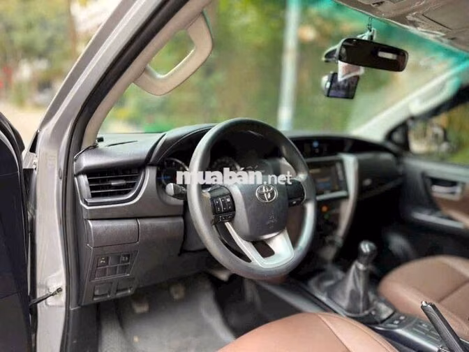 Toyota Fortuner 2.4G 4x2 MT 2019 Màu Bạc 110000 Km
