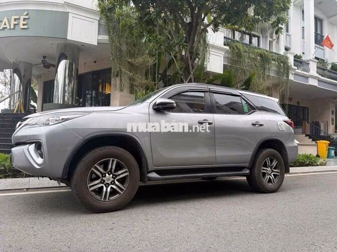 Toyota Fortuner 2.4G 4x2 MT 2019 Màu Bạc 110000 Km