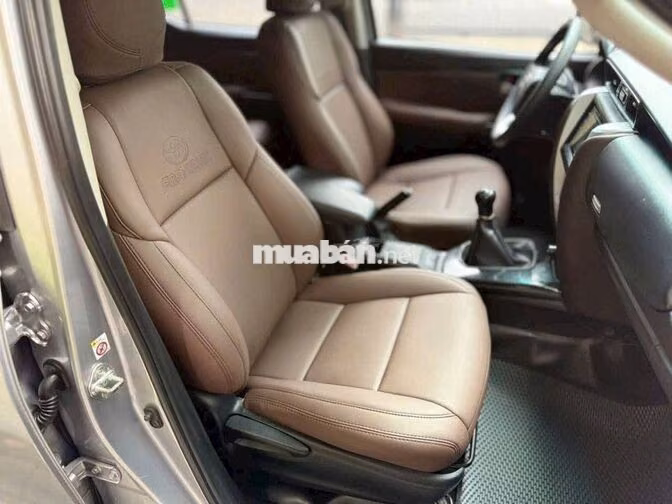 Toyota Fortuner 2.4G 4x2 MT 2019 Màu Bạc 110000 Km