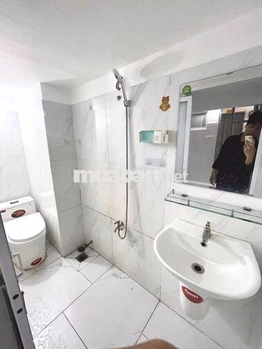 Phòng Dương Quảng Hàm Gần Đại Học Văn Lang, Đại học Công Nghiệp
