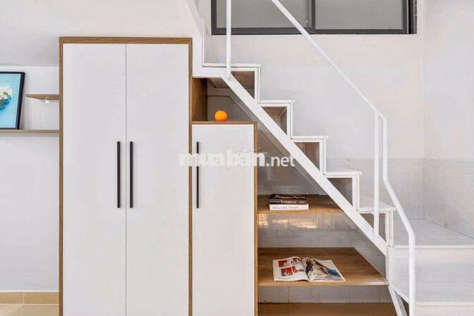 Phòng gác cao-Ban công lớn-Đặng Thuỳ Trâm-Kế đại học Văn Lang