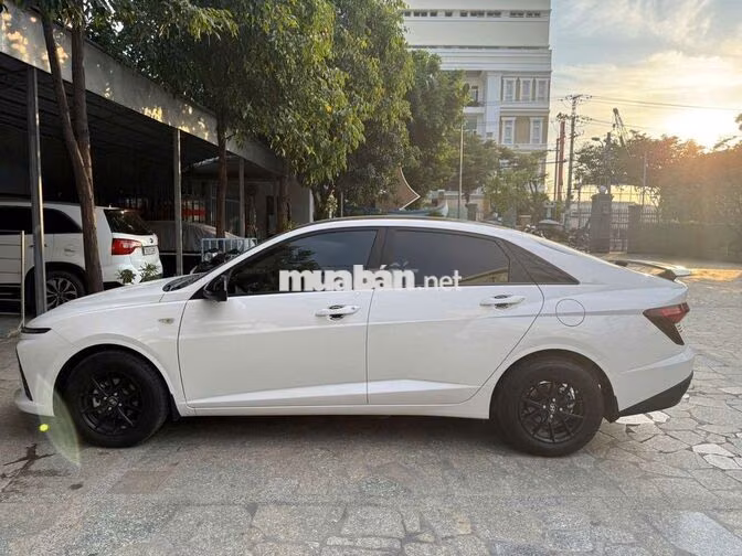Hyundai Accent BN7I 2025Trắng Số sàn 9357 km