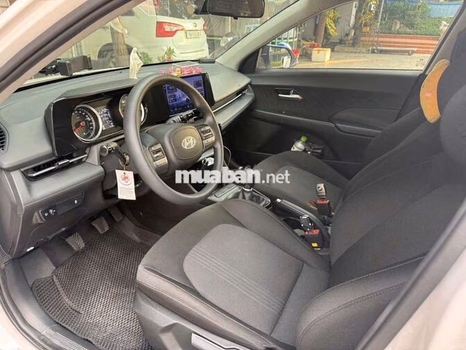 Hyundai Accent BN7I 2025Trắng Số sàn 9357 km
