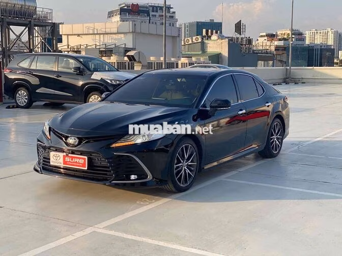 Toyota Camry 2.5Q 2022 Đen 43.000km