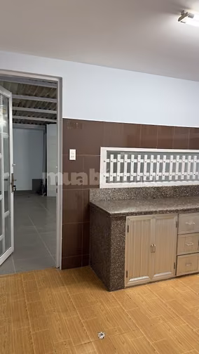 Giá 8tỷ3 liên hệ Huyền 24/7 chuyên nhà phố chính chủ
