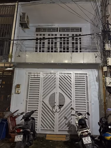 Giá 8tỷ3 liên hệ Huyền 24/7 chuyên nhà phố chính chủ