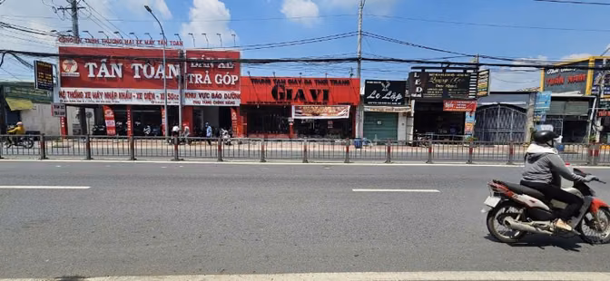 CẦN BÁN GẤP NHÀ MẶT TIỀN TỈNH LỘ 8 TTĐ, CỦ CHI