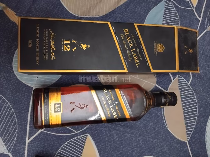 Cần bán 1-set combo Rượu JOHNNIE WALKER black label.