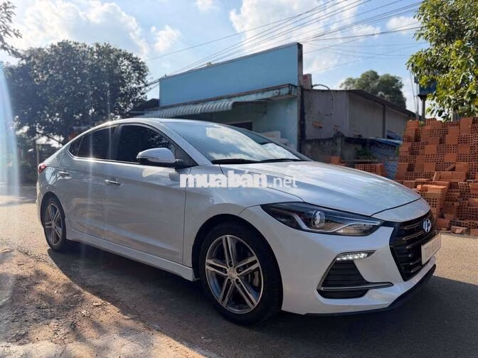 Hyundai Elantra Sport 2018 Trắng Tự động