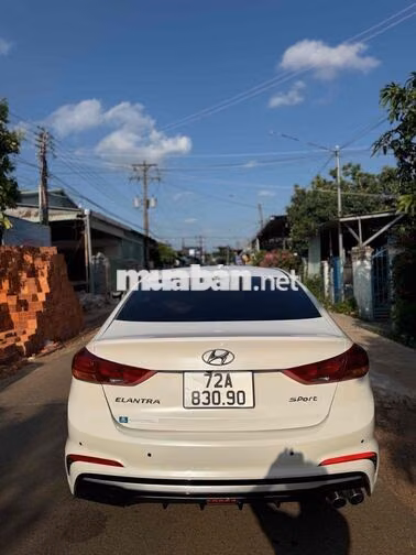 Hyundai Elantra Sport 2018 Trắng Tự động