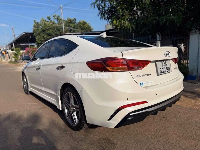 Hyundai Elantra Sport 2018 Trắng Tự động