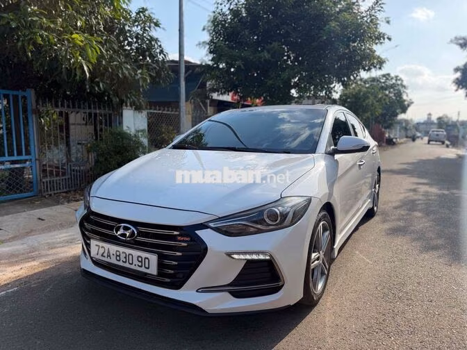 Hyundai Elantra Sport 2018 Trắng Tự động