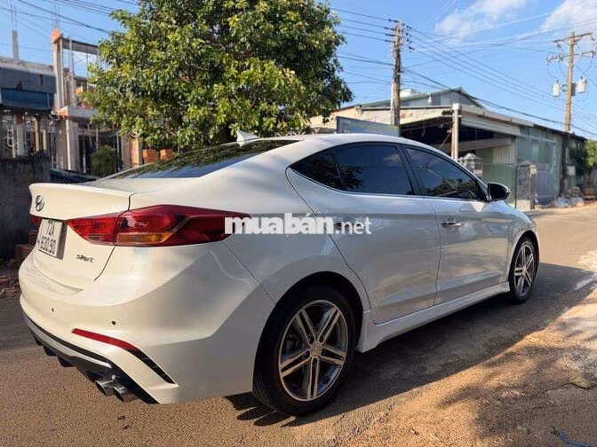 Hyundai Elantra Sport 2018 Trắng Tự động