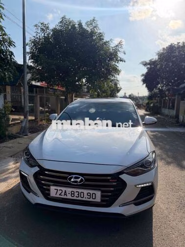 Hyundai Elantra Sport 2018 Trắng Tự động