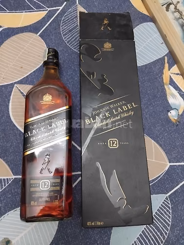 Cần bán 1-set combo Rượu JOHNNIE WALKER black label.