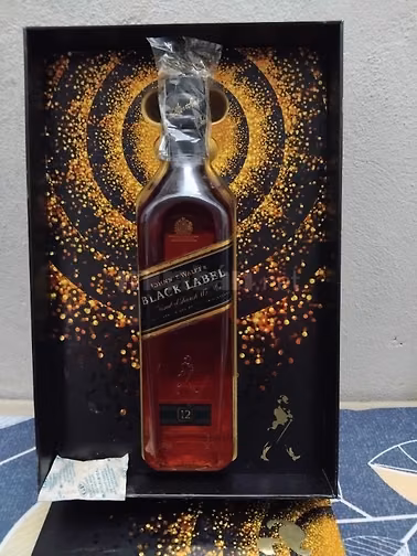 Cần bán 1-set combo Rượu JOHNNIE WALKER black label.