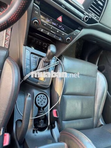 Hyundai Elantra Sport 2018 Trắng Tự động