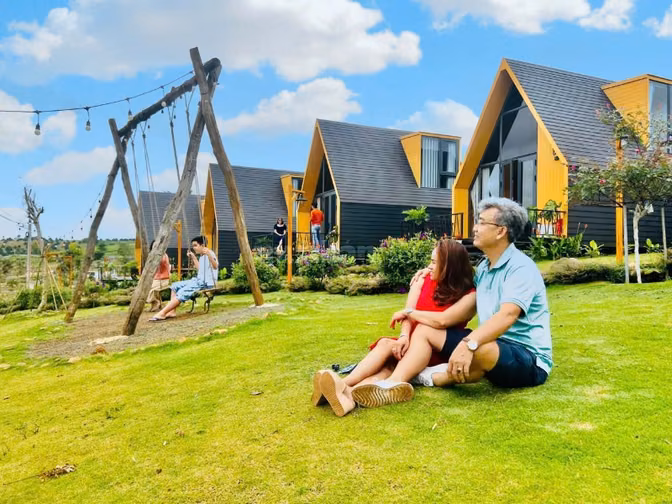 Gia đình cần bán gấp lô dất Bảo Lộc 500m2 sổ sẵn view hồ