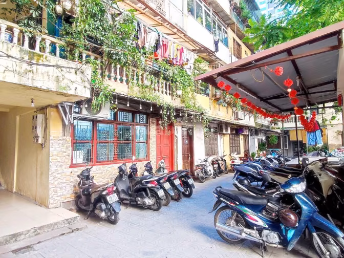 Cho thuê căn hộ tập thể tầng 2 phố Láng Hạ Hà Nội 